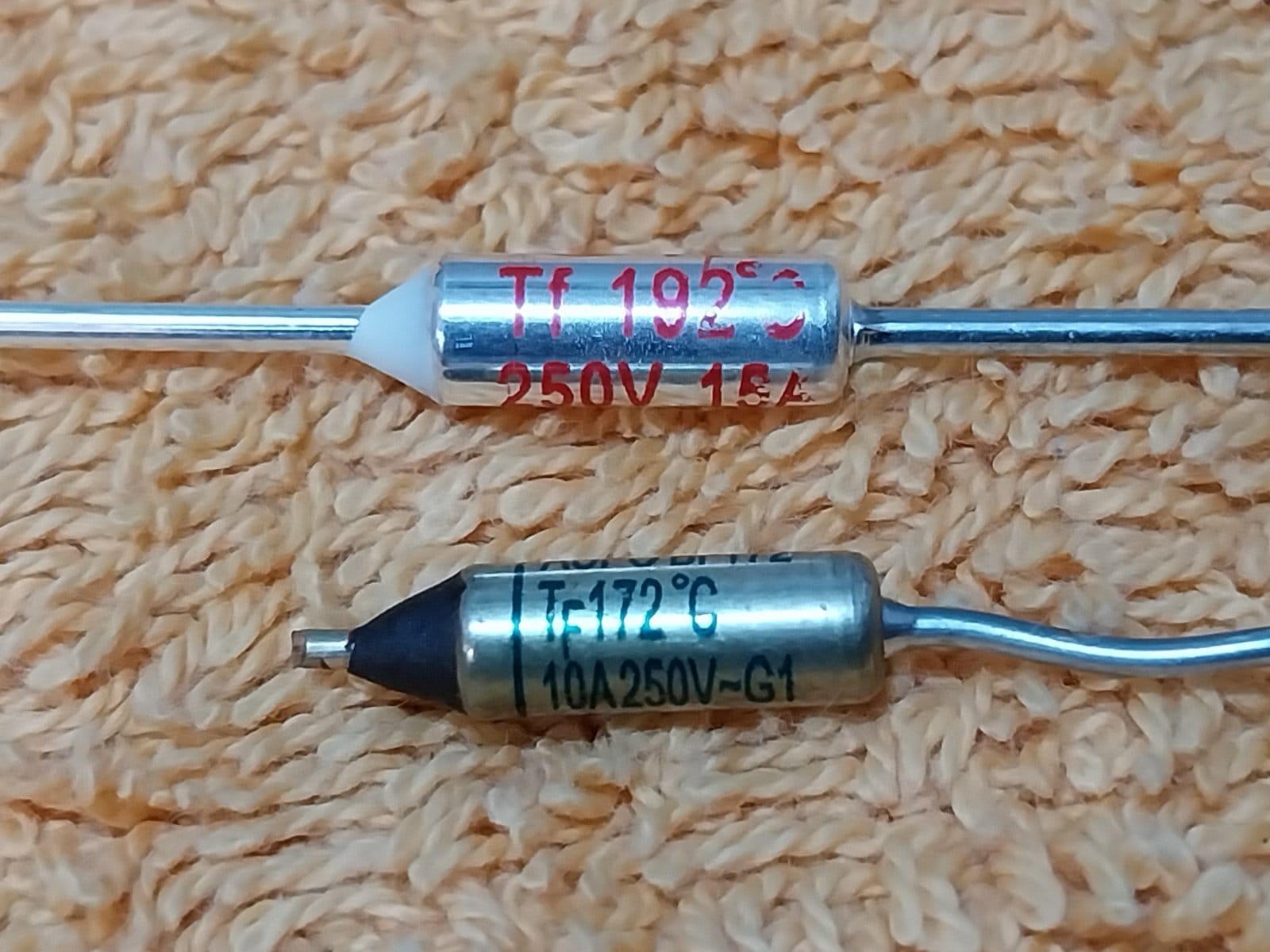 Examples of thermal fuses at various temperature limits (attribution Carloz Lopez and Juan Garcia via iFixit)